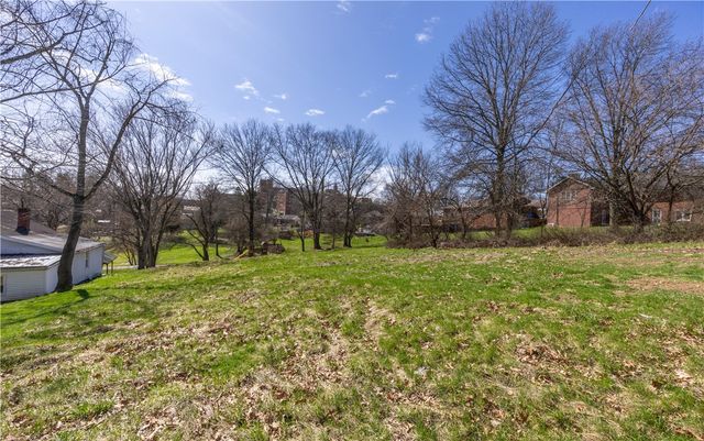 28 Farley St, South Strabane, PA 15301