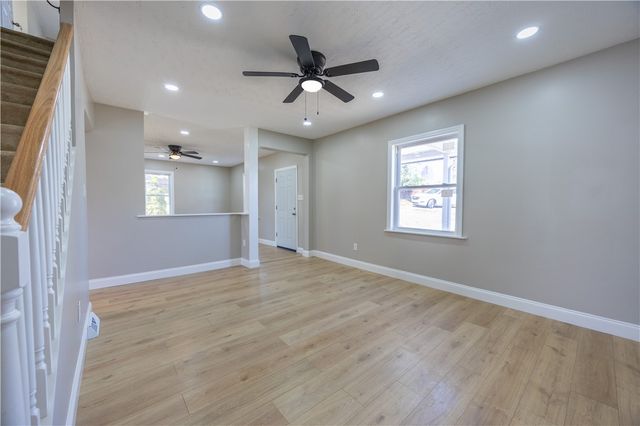 28 Farley St, South Strabane, PA 15301