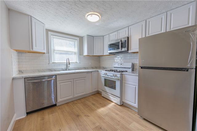 28 Farley St, South Strabane, PA 15301