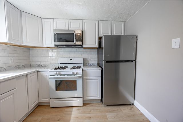 28 Farley St, South Strabane, PA 15301