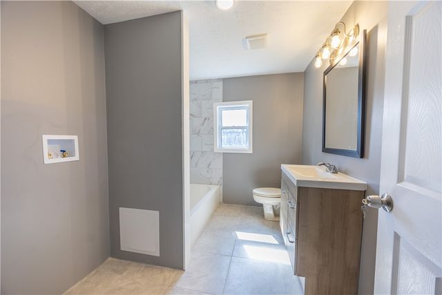 28 Farley St, South Strabane, PA 15301