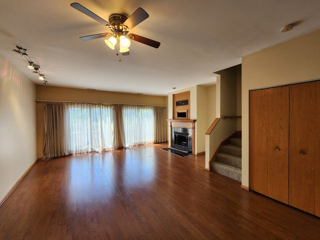 2363 E 70th Place B, Chicago, IL 60649