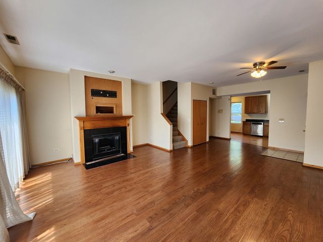 2363 E 70th Place B, Chicago, IL 60649