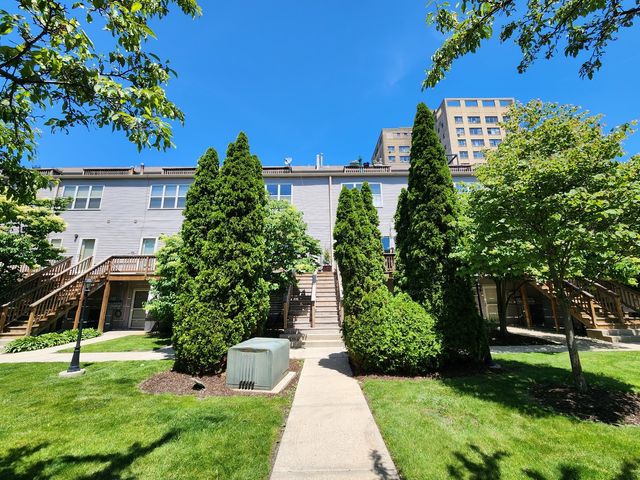 2363 E 70th Place B, Chicago, IL 60649