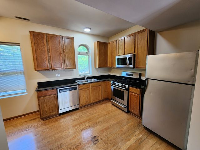 2363 E 70th Place B, Chicago, IL 60649