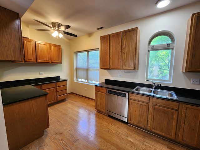 2363 E 70th Place B, Chicago, IL 60649