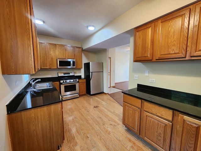 2363 E 70th Place B, Chicago, IL 60649