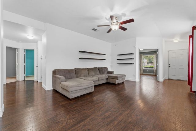 12601 Wayne Spur LN, Elgin, TX 78621