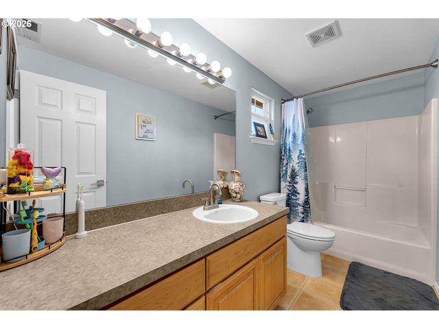 18400 Se 42ND Cir, Vancouver, WA 98683
