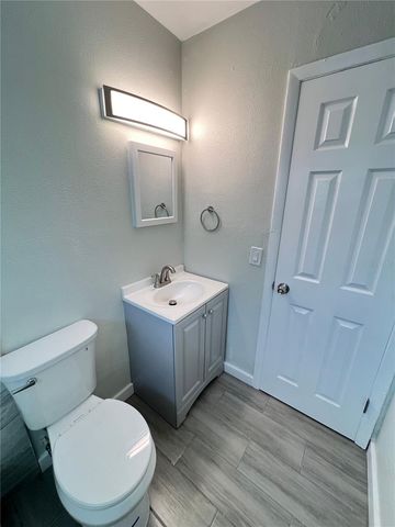 6351 GATEWAY AVENUE, Sarasota, FL 34231