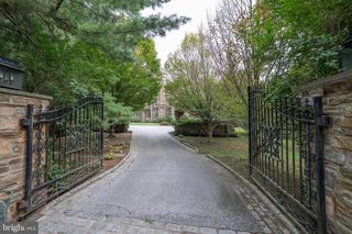 909 WAVERLY RD, Bryn Mawr, PA 19010