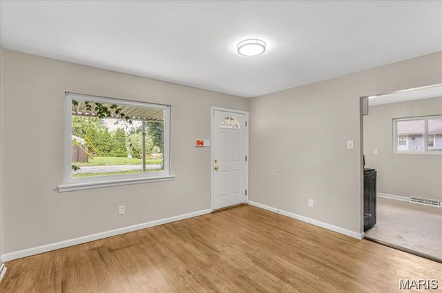 3368 Suncrest Avenue, Breckenridge Hills, MO 63114