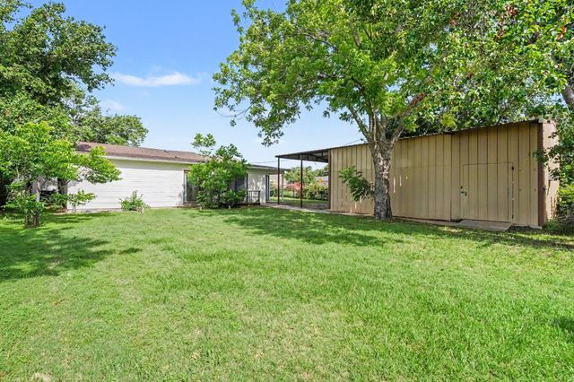 324 Ashwood Street, Azle, TX 76020