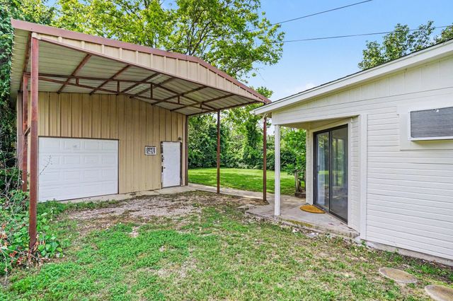 324 Ashwood Street, Azle, TX 76020