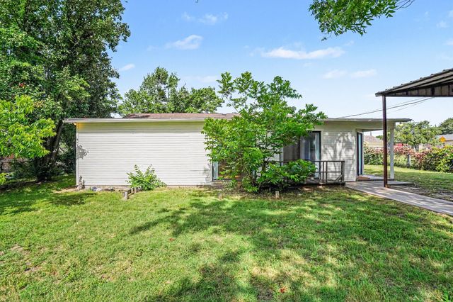 324 Ashwood Street, Azle, TX 76020