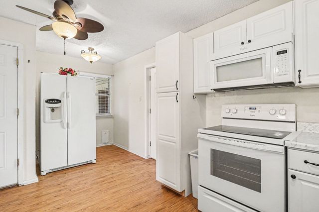 324 Ashwood Street, Azle, TX 76020