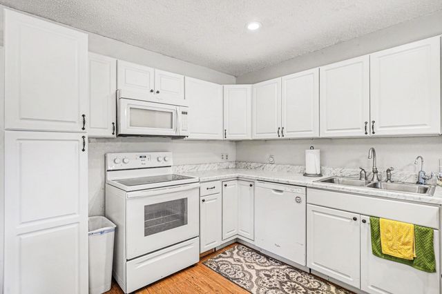 324 Ashwood Street, Azle, TX 76020