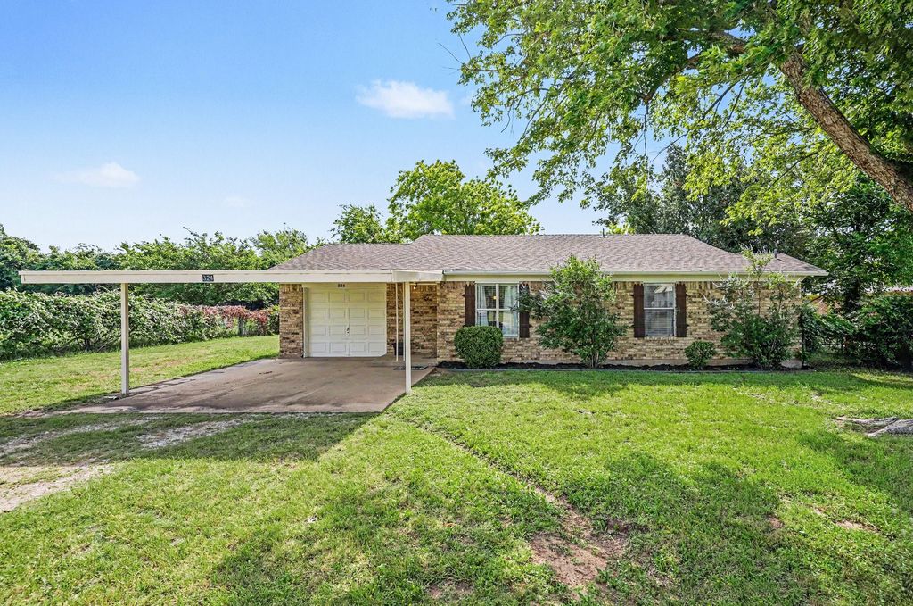 324 Ashwood Street, Azle, TX 76020