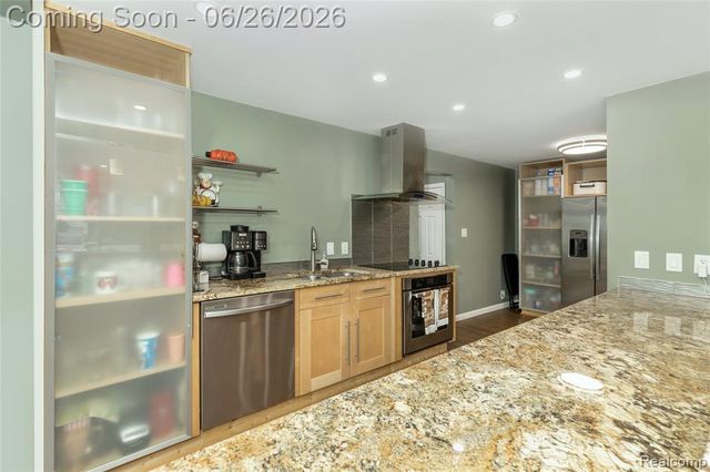 22400 Leewright Avenue, Southfield, MI 48033