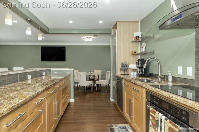 22400 Leewright Avenue, Southfield, MI 48033
