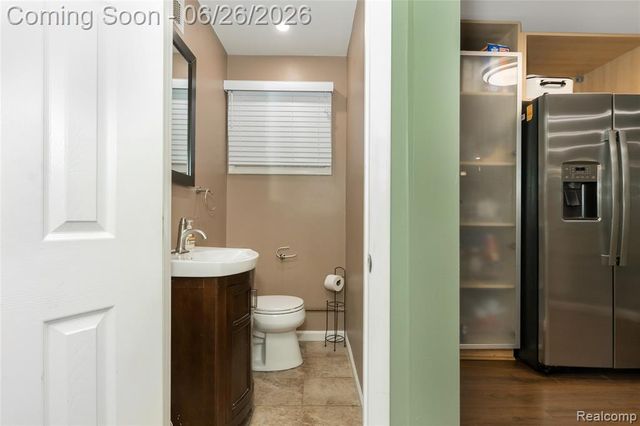 22400 Leewright Avenue, Southfield, MI 48033