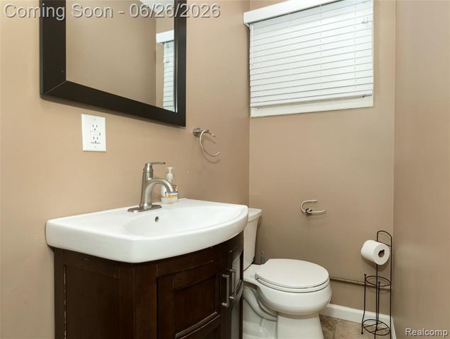 22400 Leewright Avenue, Southfield, MI 48033