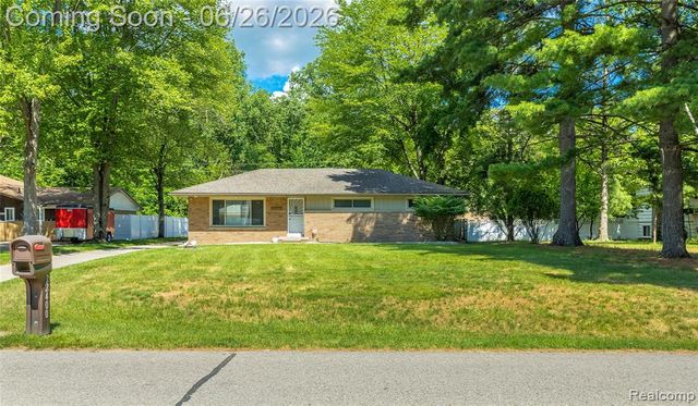 22400 Leewright Avenue, Southfield, MI 48033