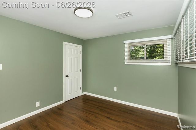 22400 Leewright Avenue, Southfield, MI 48033