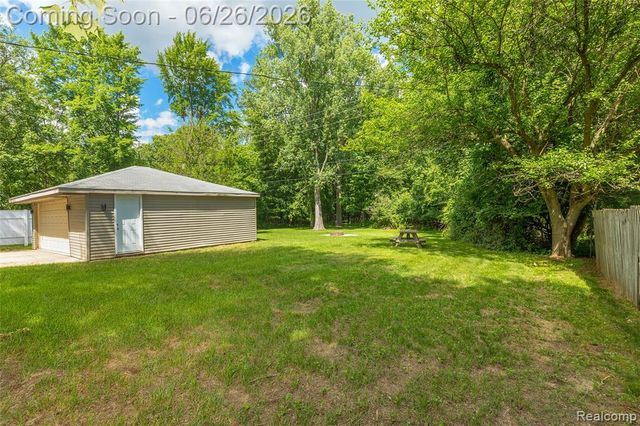 22400 Leewright Avenue, Southfield, MI 48033