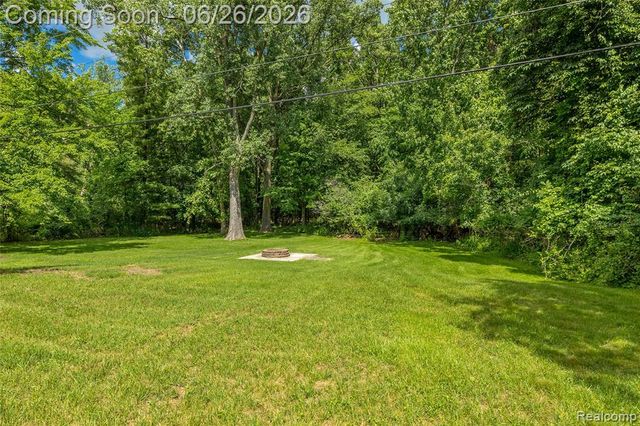 22400 Leewright Avenue, Southfield, MI 48033