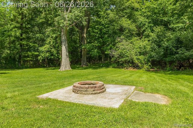22400 Leewright Avenue, Southfield, MI 48033