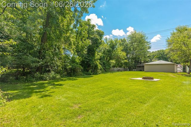 22400 Leewright Avenue, Southfield, MI 48033