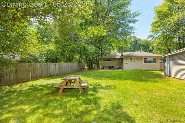 22400 Leewright Avenue, Southfield, MI 48033
