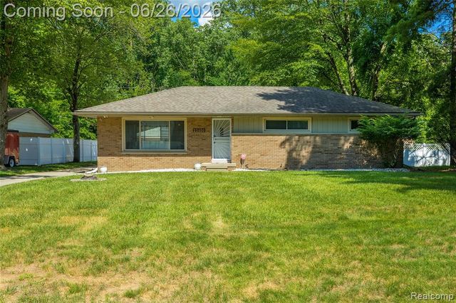 22400 Leewright Avenue, Southfield, MI 48033