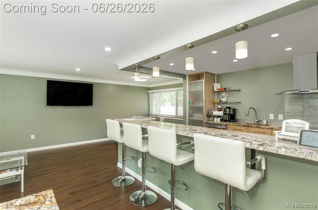 22400 Leewright Avenue, Southfield, MI 48033