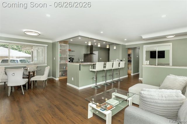 22400 Leewright Avenue, Southfield, MI 48033