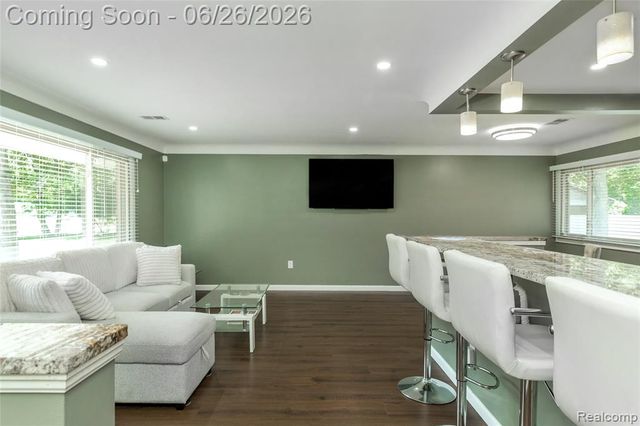 22400 Leewright Avenue, Southfield, MI 48033
