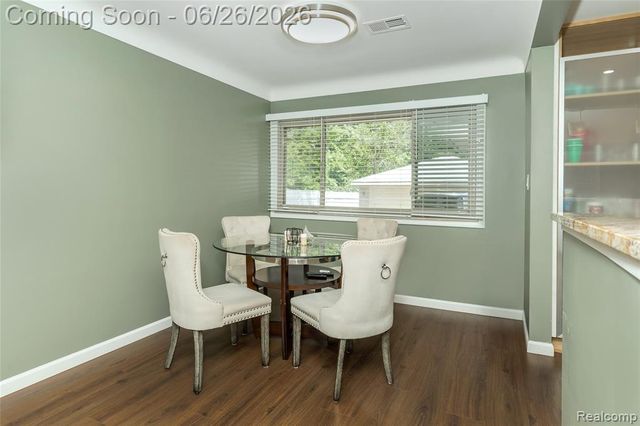 22400 Leewright Avenue, Southfield, MI 48033