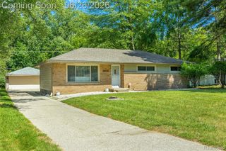 22400 Leewright Avenue, Southfield, MI 48033