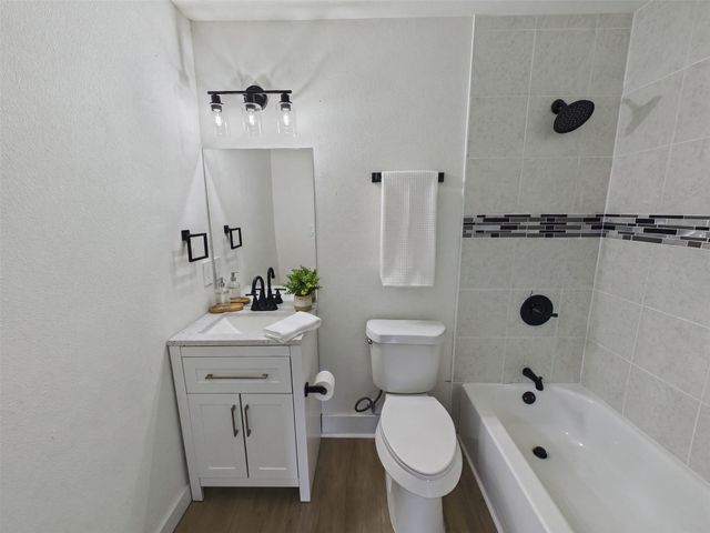 6405 Seco Boulevard, Dallas, TX 75217
