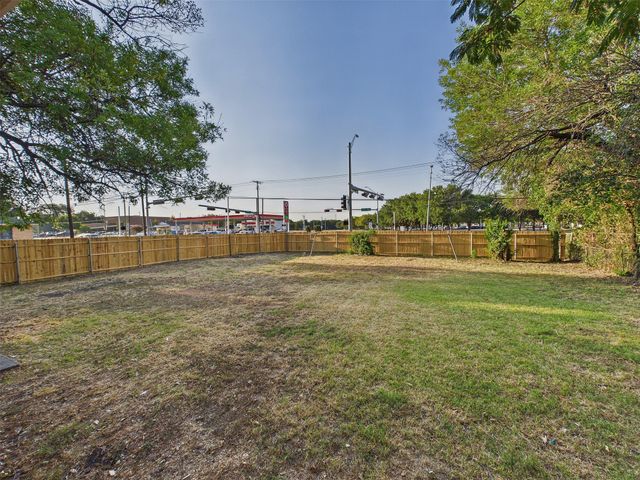 6405 Seco Boulevard, Dallas, TX 75217