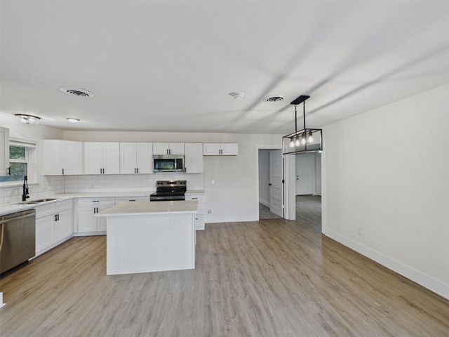 6405 Seco Boulevard, Dallas, TX 75217