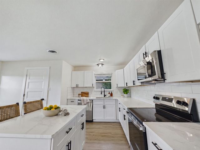 6405 Seco Boulevard, Dallas, TX 75217