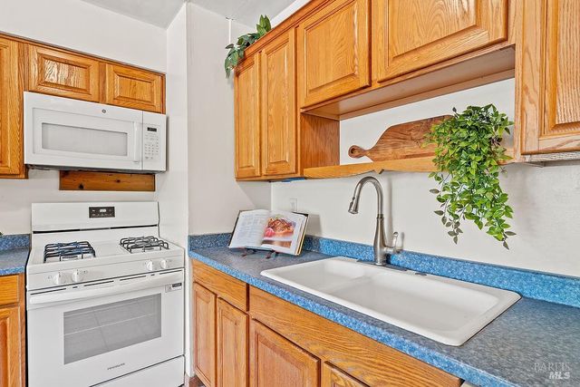 3013 Mono Dr, Santa Rosa, CA 95403