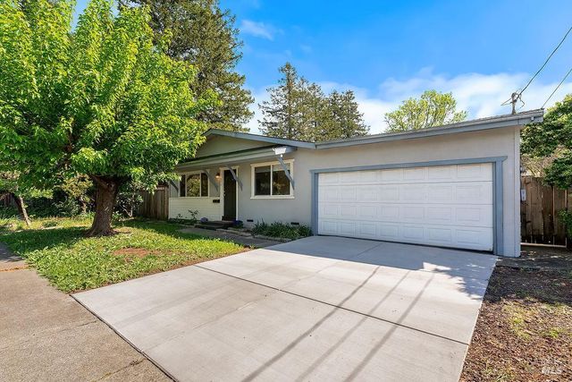 3013 Mono Dr, Santa Rosa, CA 95403