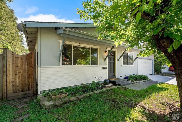 3013 Mono Dr, Santa Rosa, CA 95403