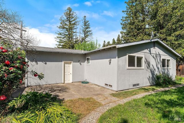 3013 Mono Dr, Santa Rosa, CA 95403