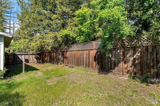 3013 Mono Dr, Santa Rosa, CA 95403