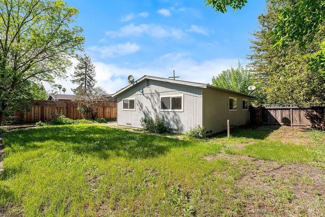 3013 Mono Dr, Santa Rosa, CA 95403
