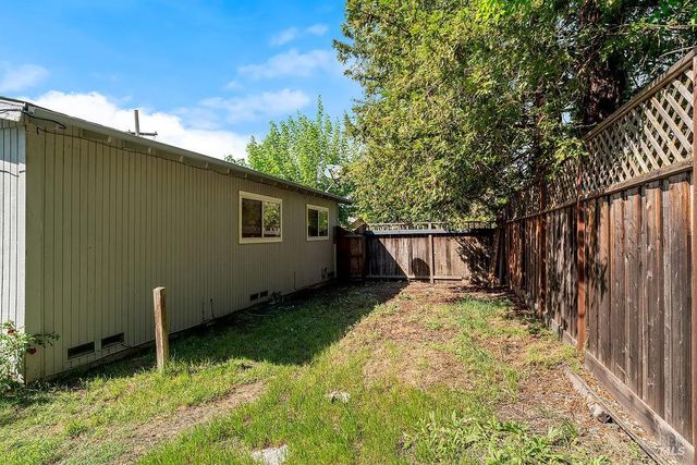 3013 Mono Dr, Santa Rosa, CA 95403